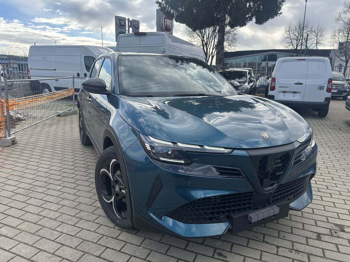 Alfa Romeo Junior elettrica Speciale 156cv (4)