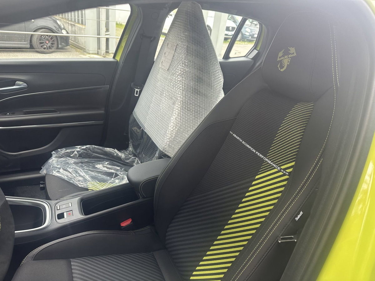 Abarth 600e 54kWh Turismo 240cv (11)