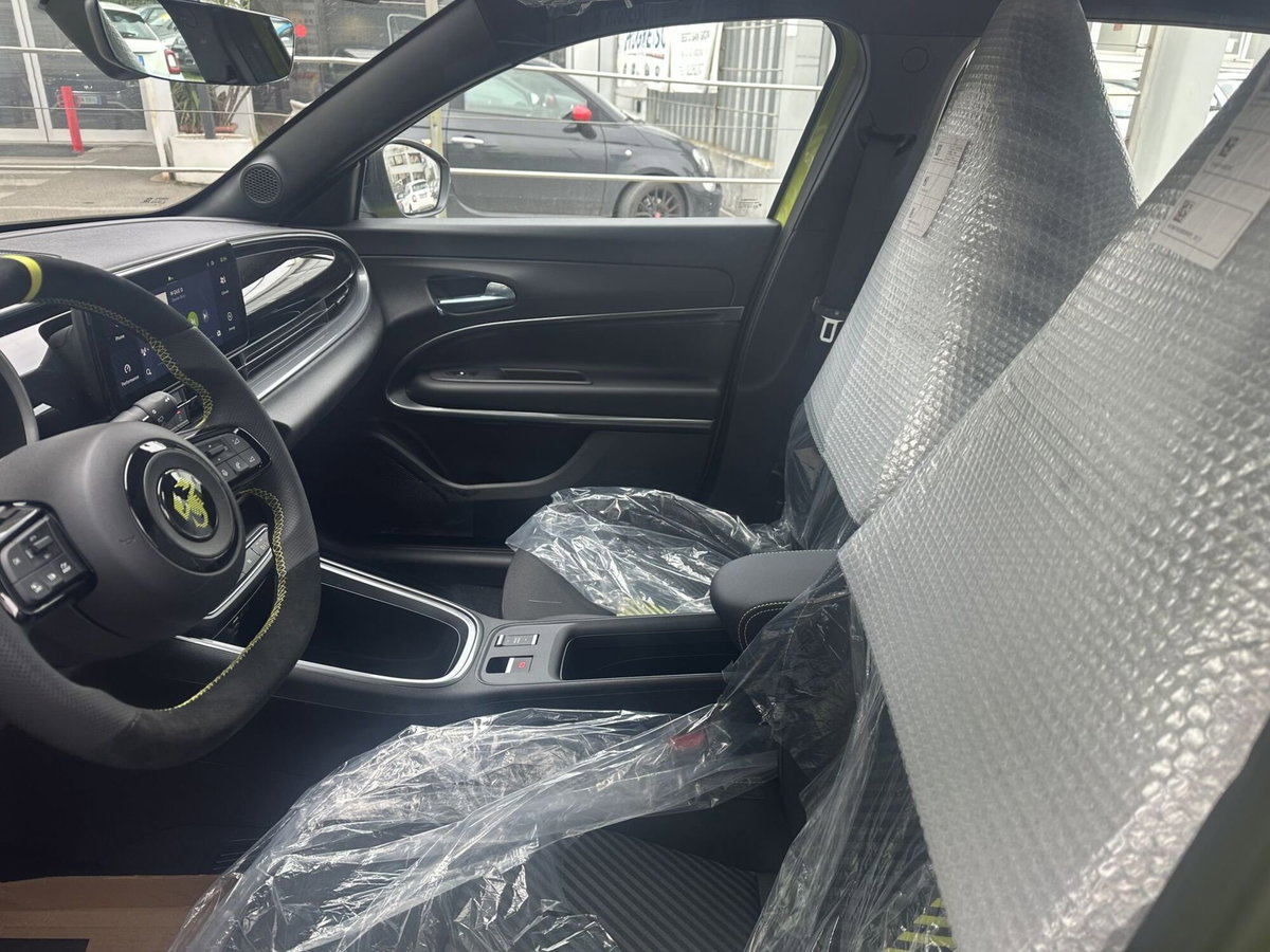 Abarth 600e 54kWh Turismo 240cv (14)