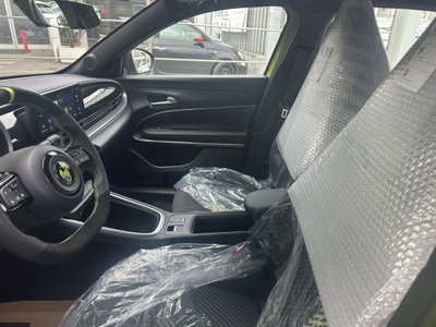 Abarth 600e 54kWh Turismo 240cv (14)