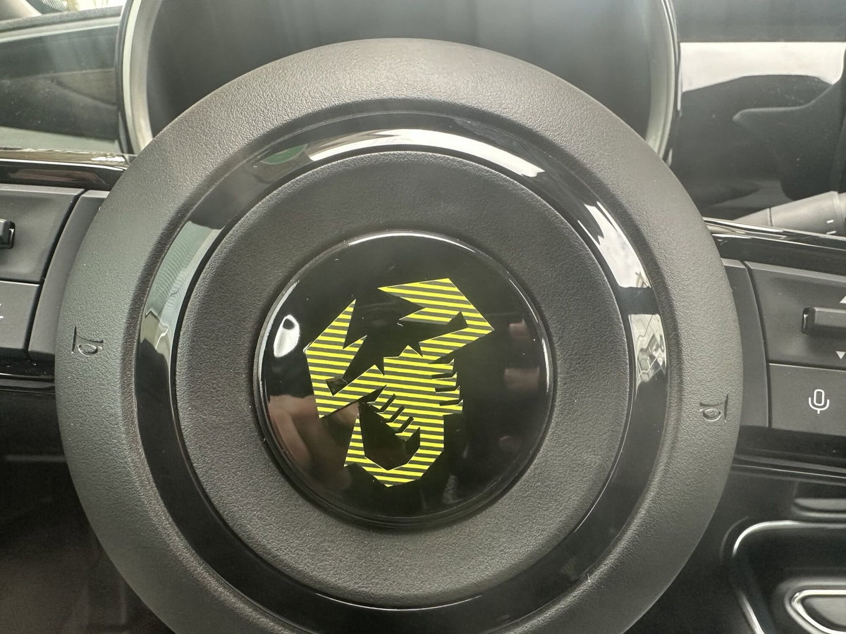 Abarth 600e 54kWh Turismo 240cv (18)