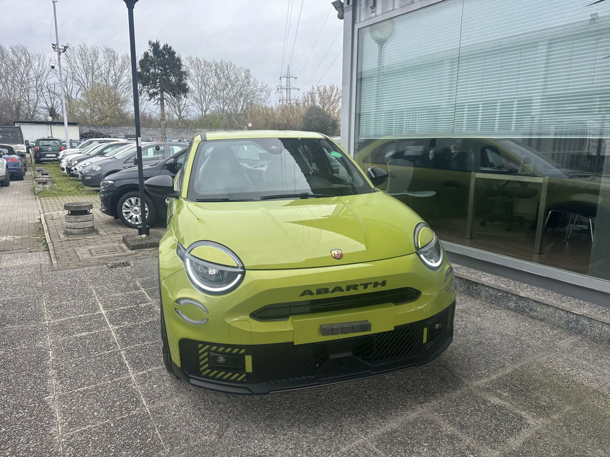 Abarth 600e 54kWh Turismo 240cv (2)