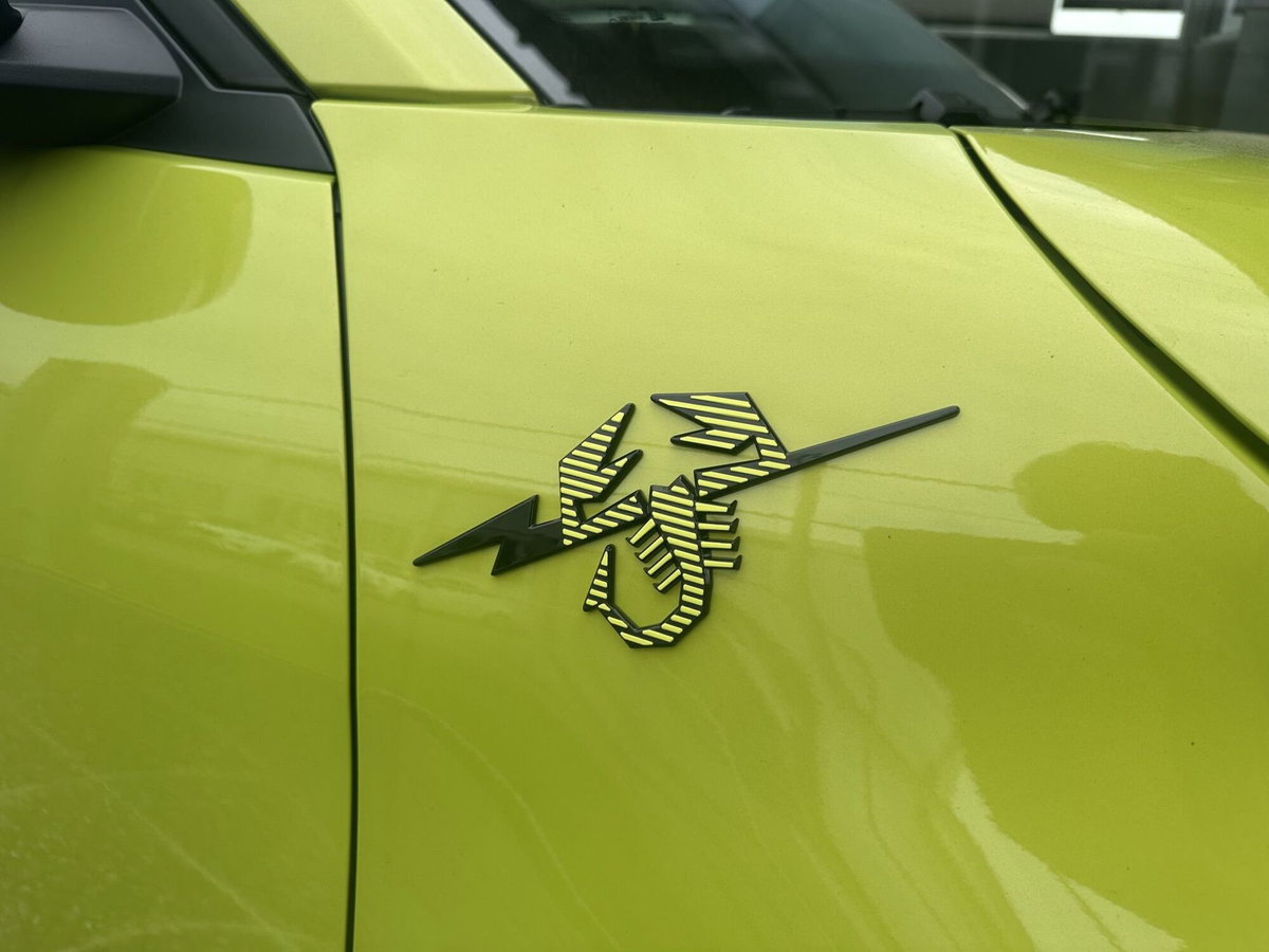 Abarth 600e 54kWh Turismo 240cv (9)
