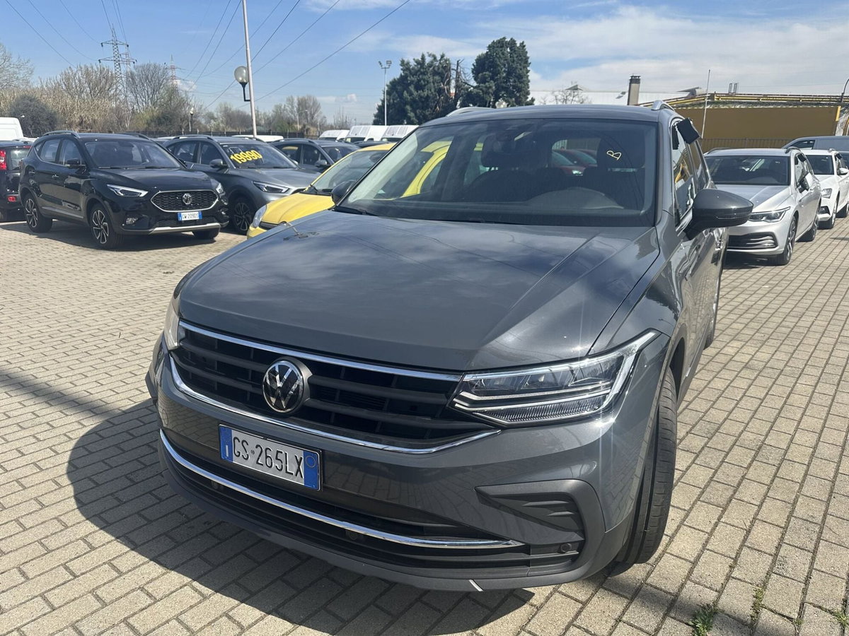 Volkswagen Tiguan 2.0 TDI 150 CV SCR DSG 4MOTION Life (2)