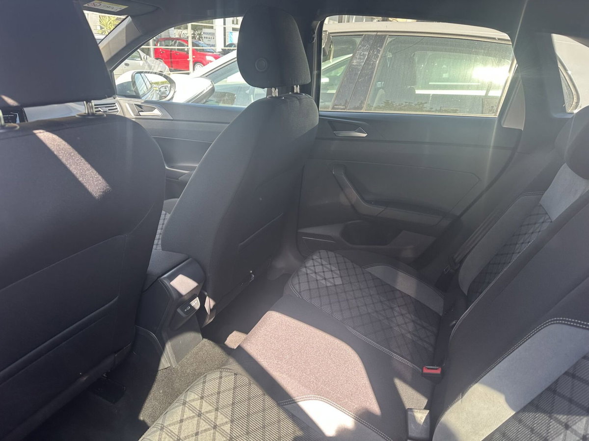 Volkswagen Taigo 1.0 TSI 110 CV R-Line (12)