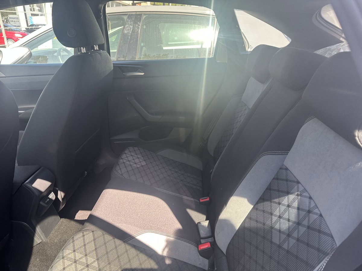 Volkswagen Taigo 1.0 TSI 110 CV R-Line (13)