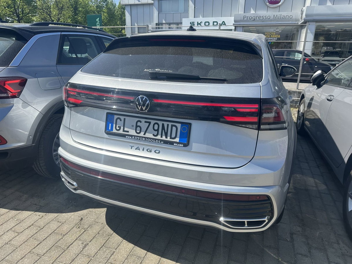 Volkswagen Taigo 1.0 TSI 110 CV R-Line (6)
