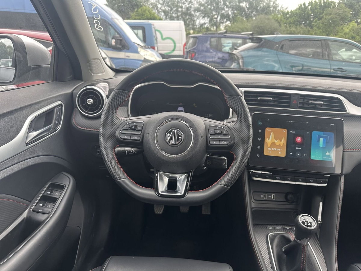Mg ZS ZS 1.5 Luxury (15)