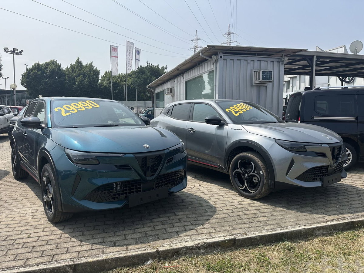Alfa Romeo Junior elettrica Speciale 156cv (3)