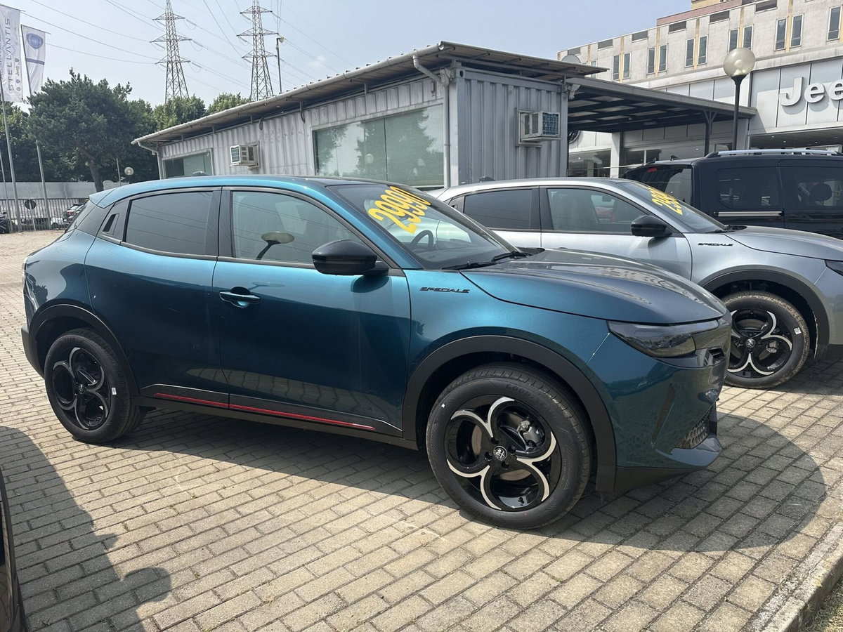 Alfa Romeo Junior elettrica Speciale 156cv (4)