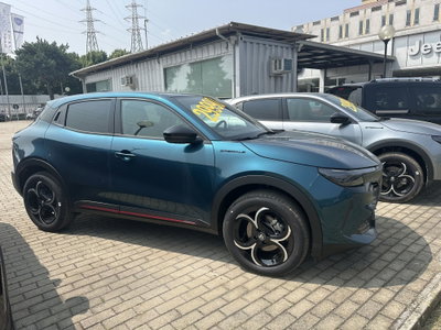 Alfa Romeo Junior elettrica Speciale 156cv (4)