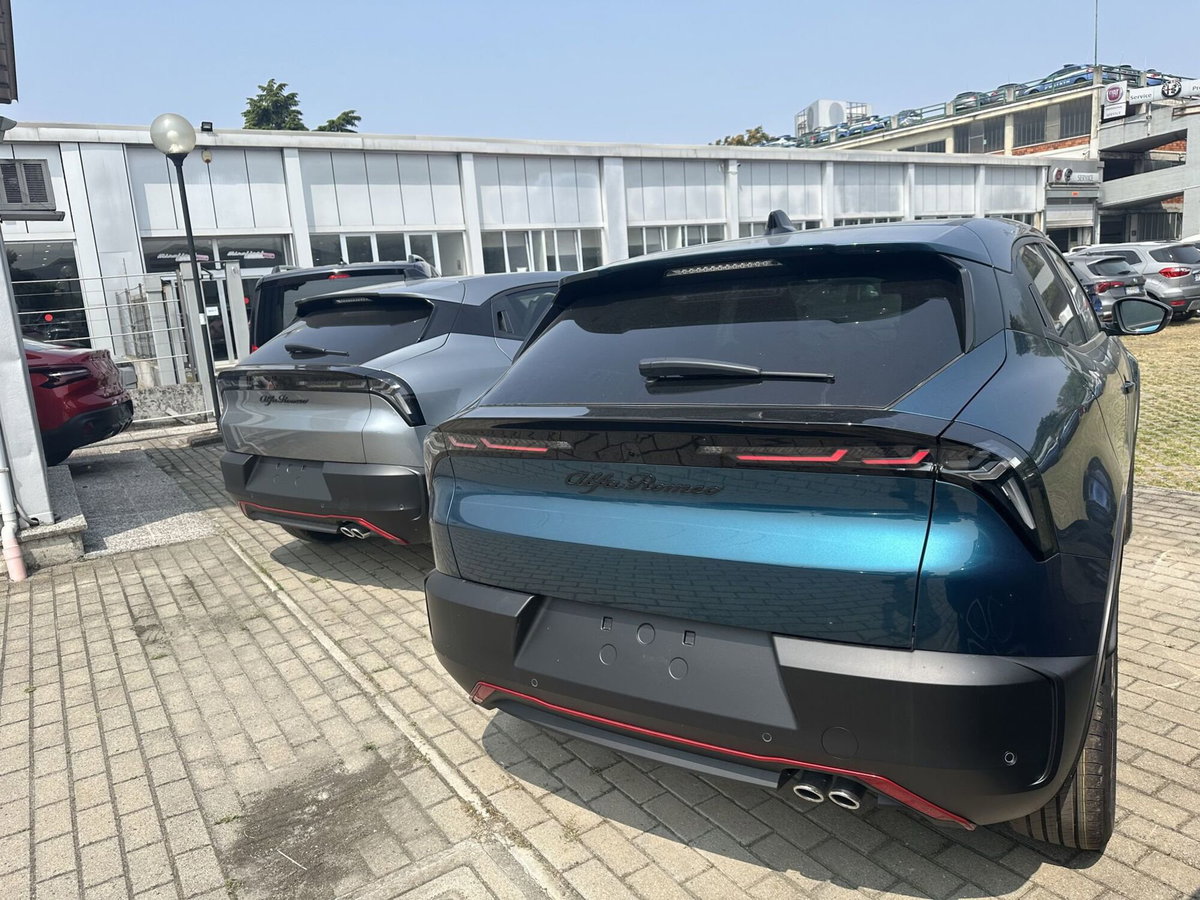 Alfa Romeo Junior elettrica Speciale 156cv (5)