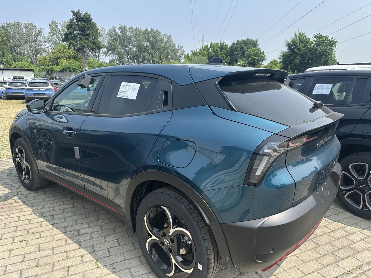 Alfa Romeo Junior elettrica Speciale 156cv (7)