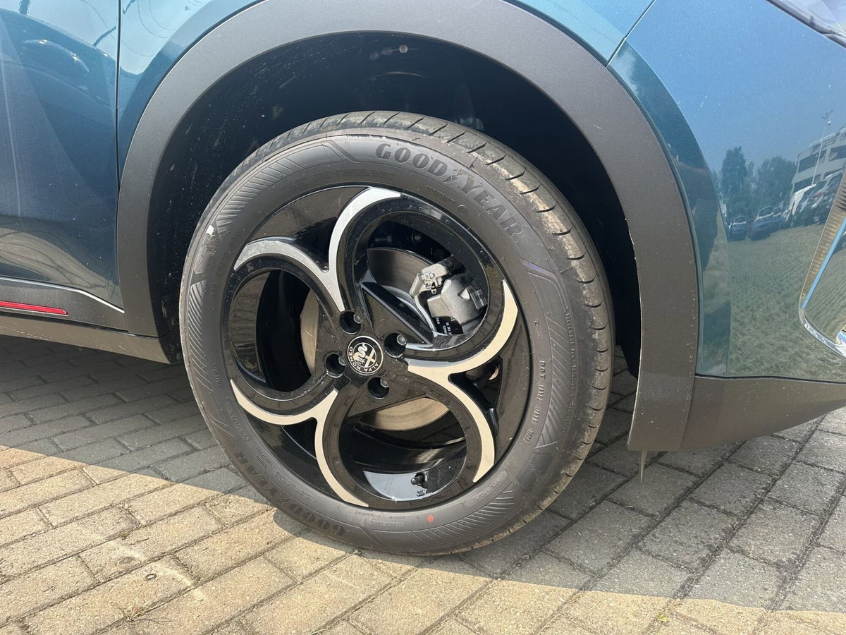 Alfa Romeo Junior elettrica Speciale 156cv (8)