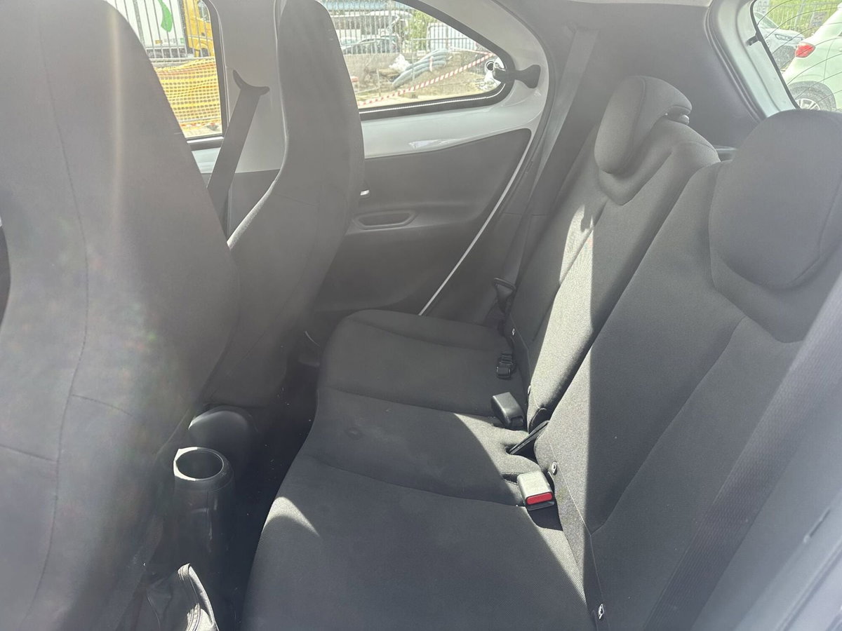 Toyota Aygo X 1.0 VVT-i 72 CV 5p. Undercover S-CVT (15)