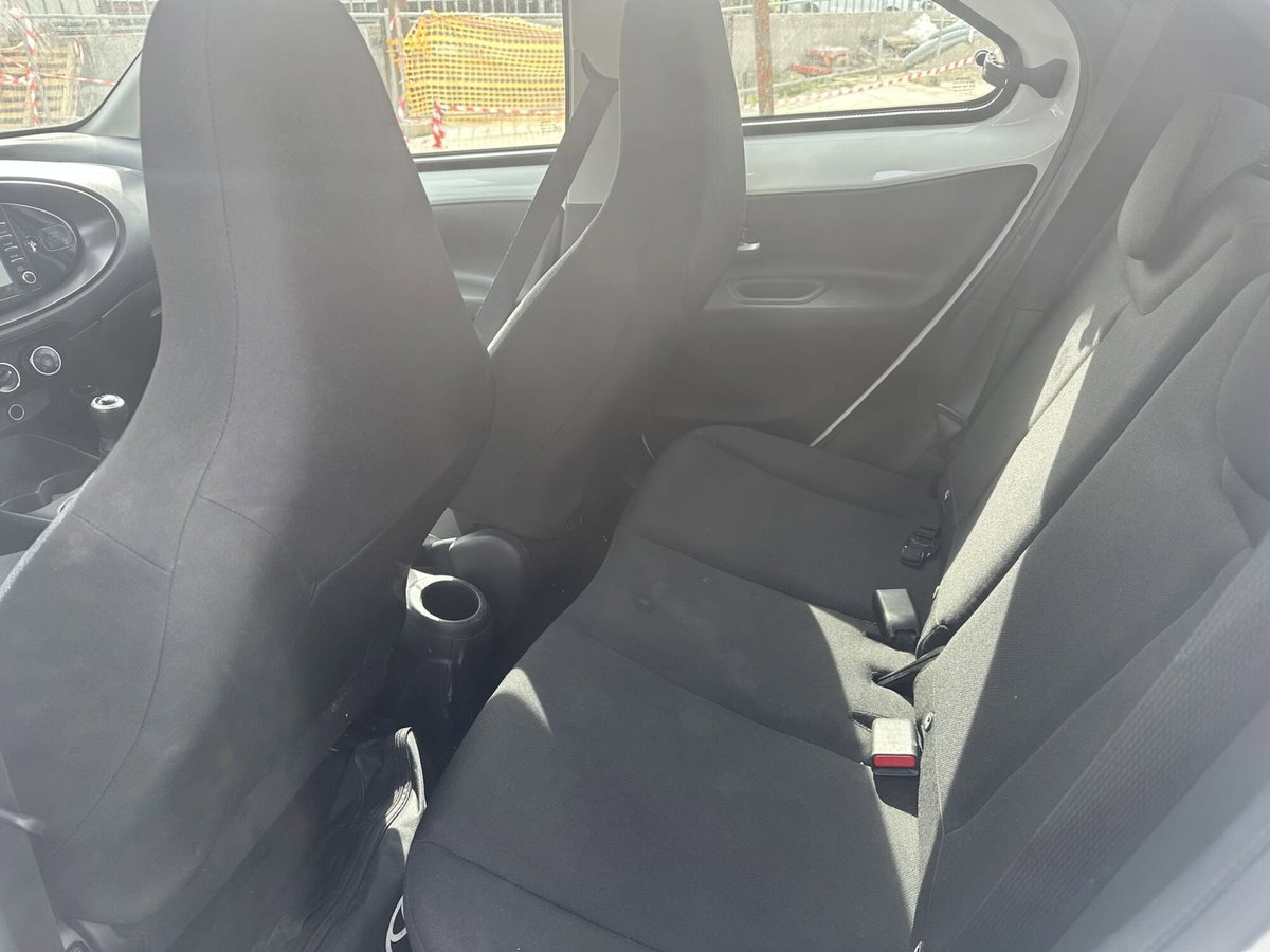 Toyota Aygo X 1.0 VVT-i 72 CV 5p. Undercover S-CVT (16)