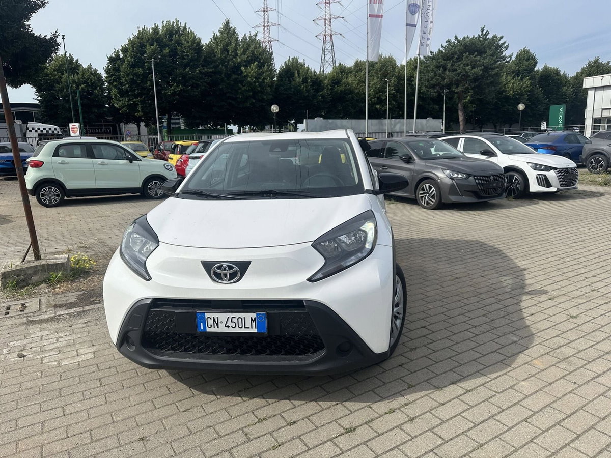 Toyota Aygo X 1.0 VVT-i 72 CV 5p. Undercover S-CVT (2)