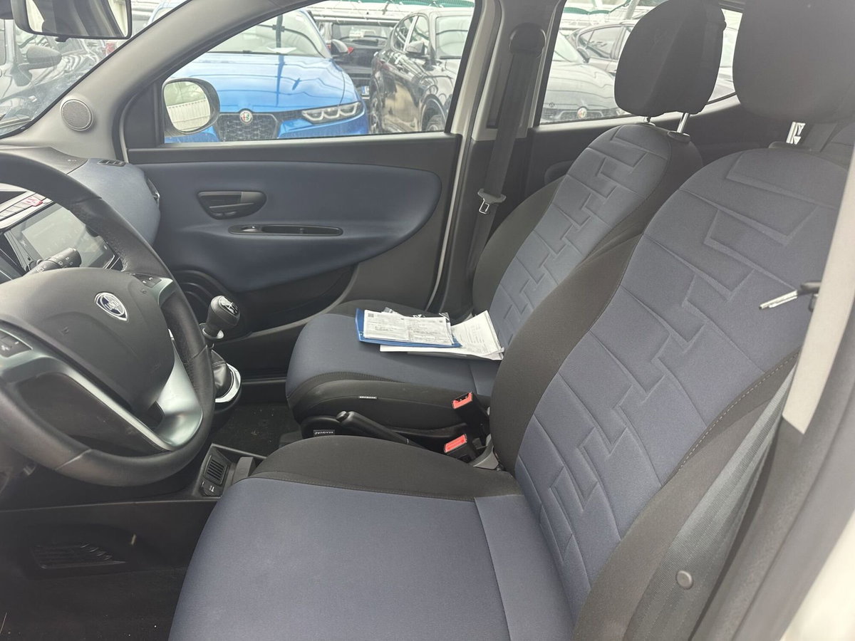 Lancia Ypsilon 1.0 FireFly 5 porte S&S Hybrid Gold Plus (13)