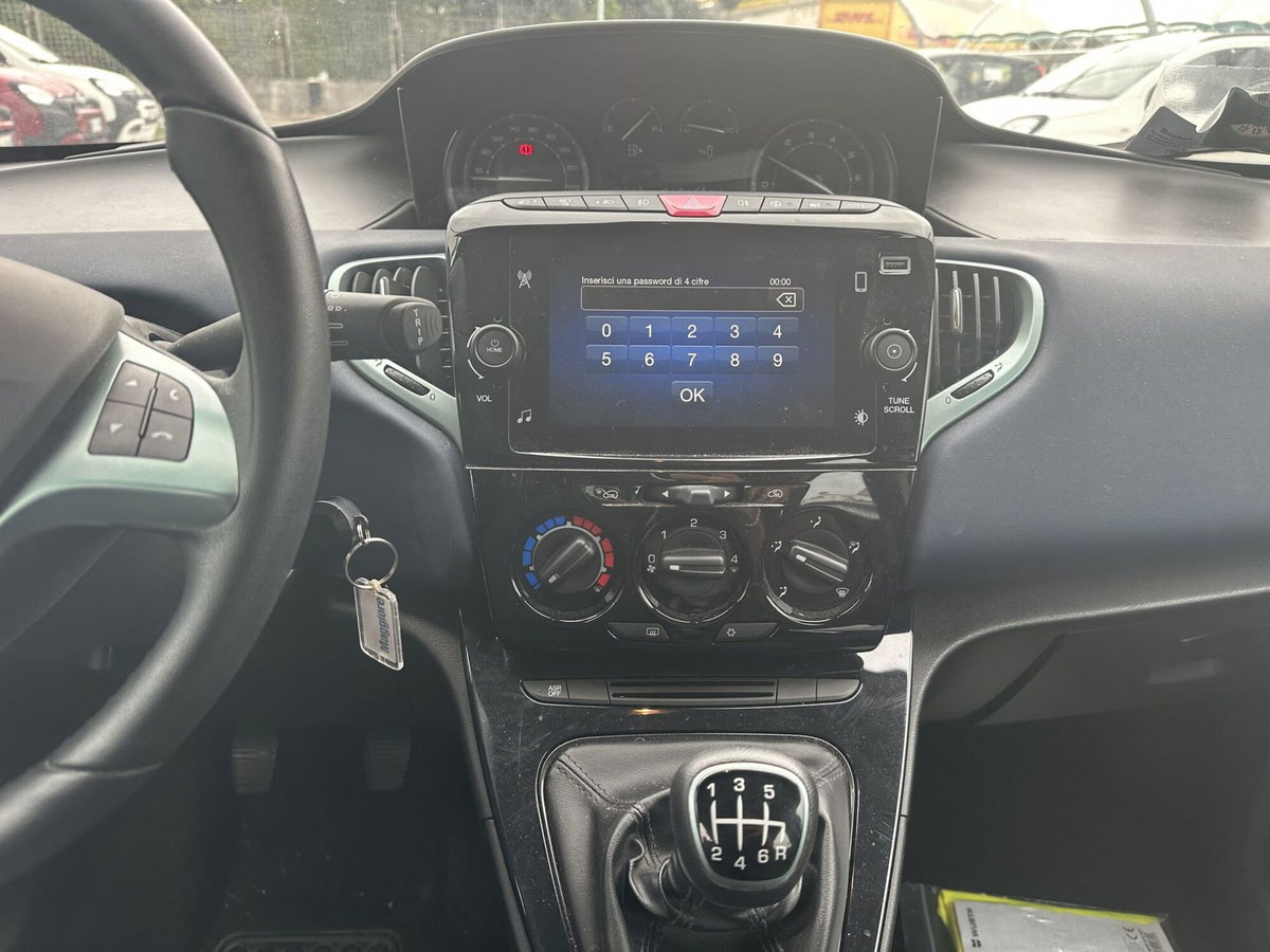 Lancia Ypsilon 1.0 FireFly 5 porte S&S Hybrid Gold Plus (18)