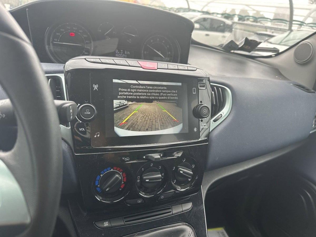 Lancia Ypsilon 1.0 FireFly 5 porte S&S Hybrid Gold Plus (19)