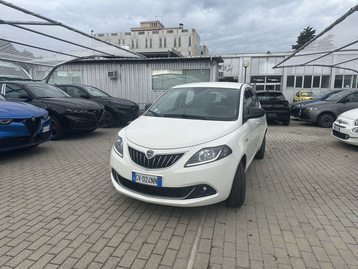 Lancia Ypsilon 1.0 FireFly 5 porte S&S Hybrid Gold Plus (2)