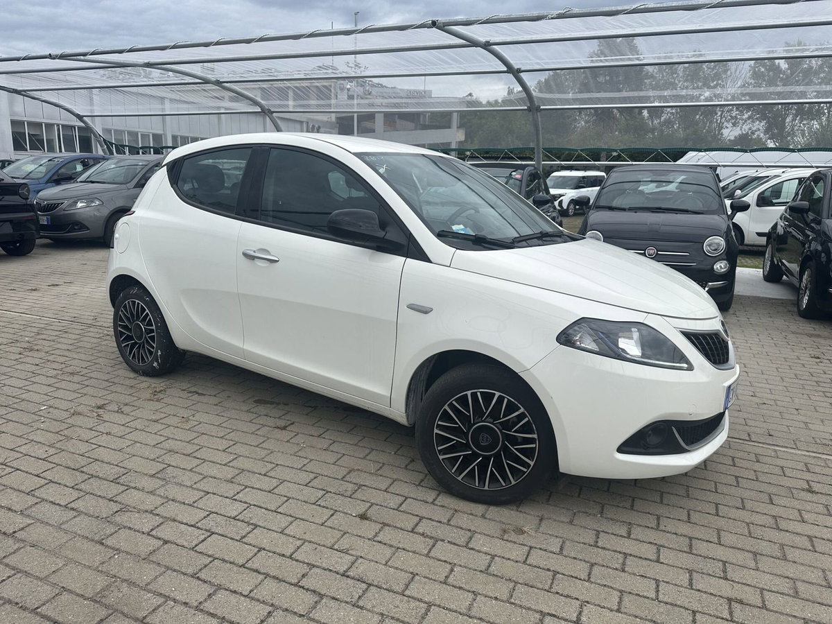 Lancia Ypsilon 1.0 FireFly 5 porte S&S Hybrid Gold Plus (4)