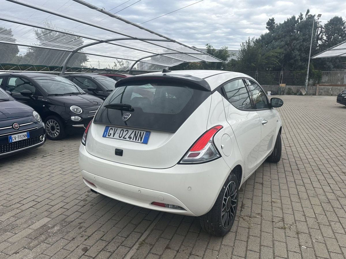 Lancia Ypsilon 1.0 FireFly 5 porte S&S Hybrid Gold Plus (5)