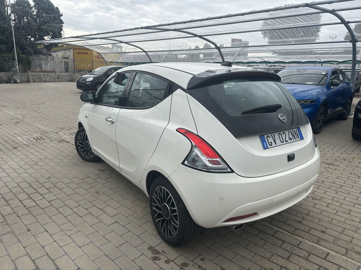 Lancia Ypsilon 1.0 FireFly 5 porte S&S Hybrid Gold Plus (7)