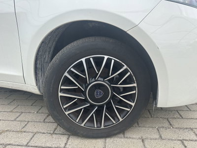 Lancia Ypsilon 1.0 FireFly 5 porte S&S Hybrid Gold Plus (8)