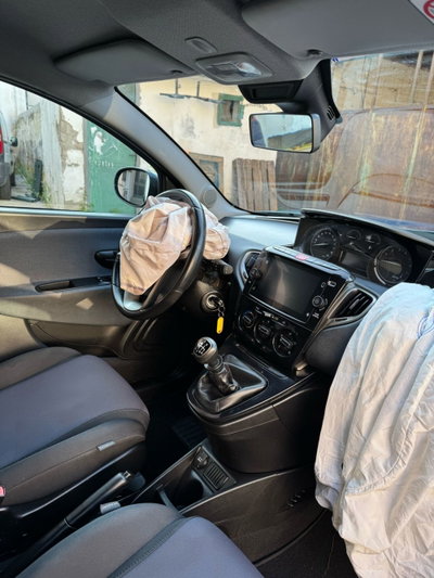 Lancia Ypsilon 1.0 FireFly 5 porte S&S Hybrid Ecochic Gold (16)