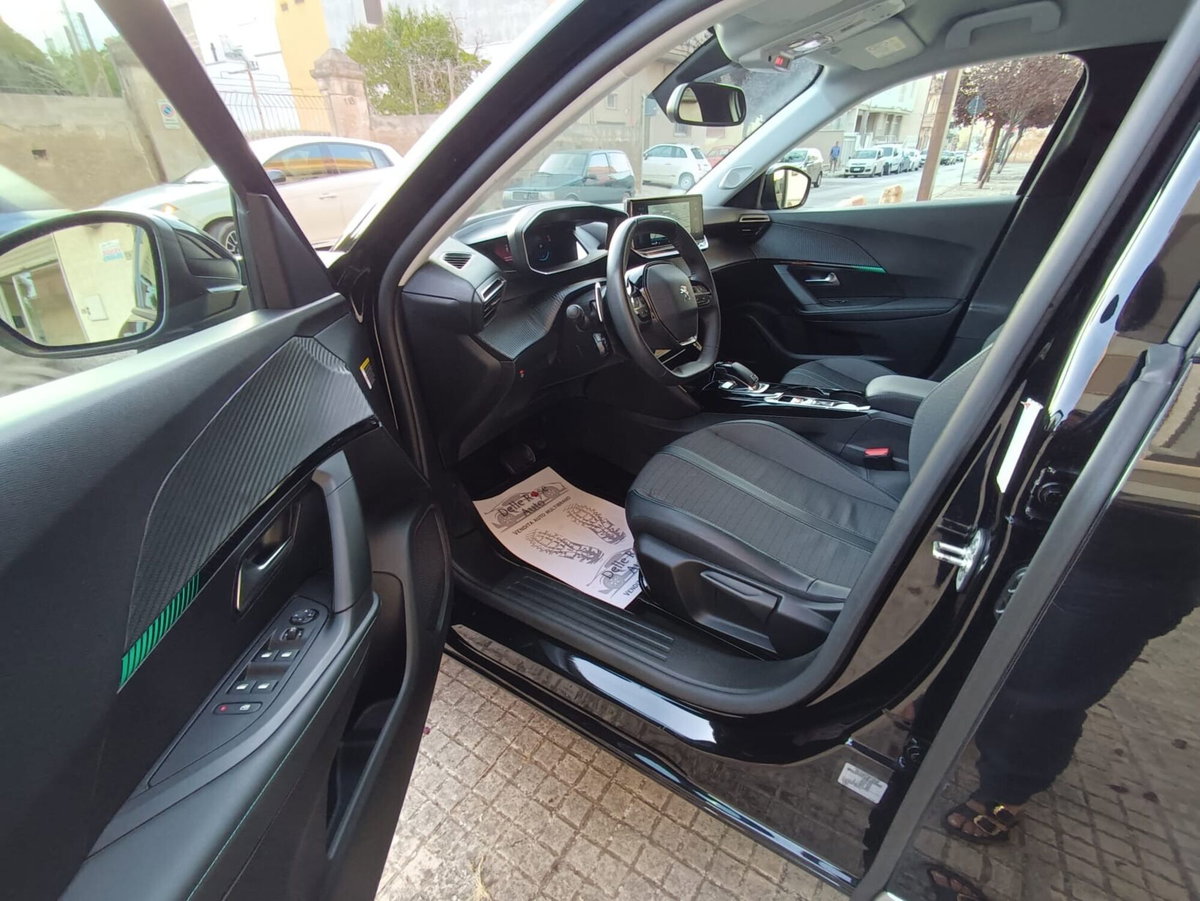 Peugeot 2008 BlueHDi 130 S&S EAT8 Allure Pack (15)