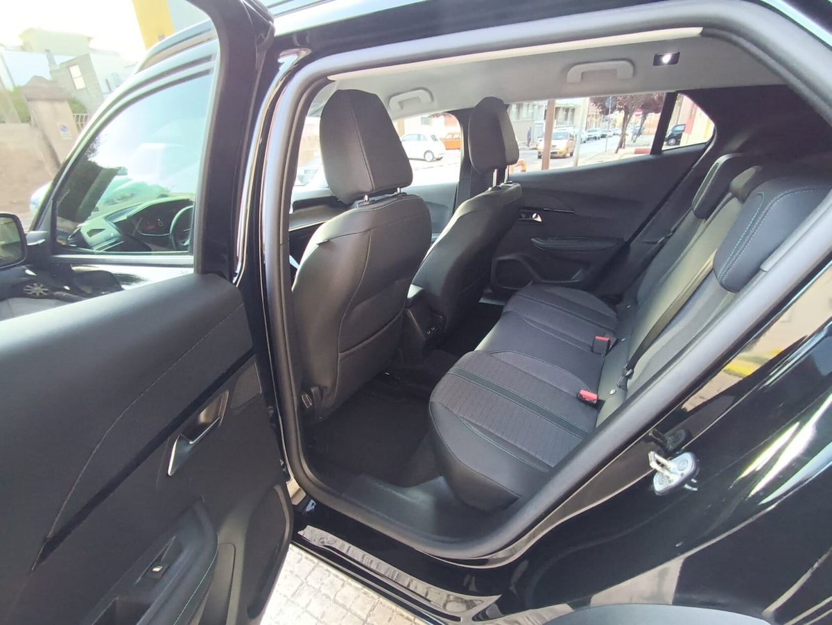 Peugeot 2008 BlueHDi 130 S&S EAT8 Allure Pack (16)