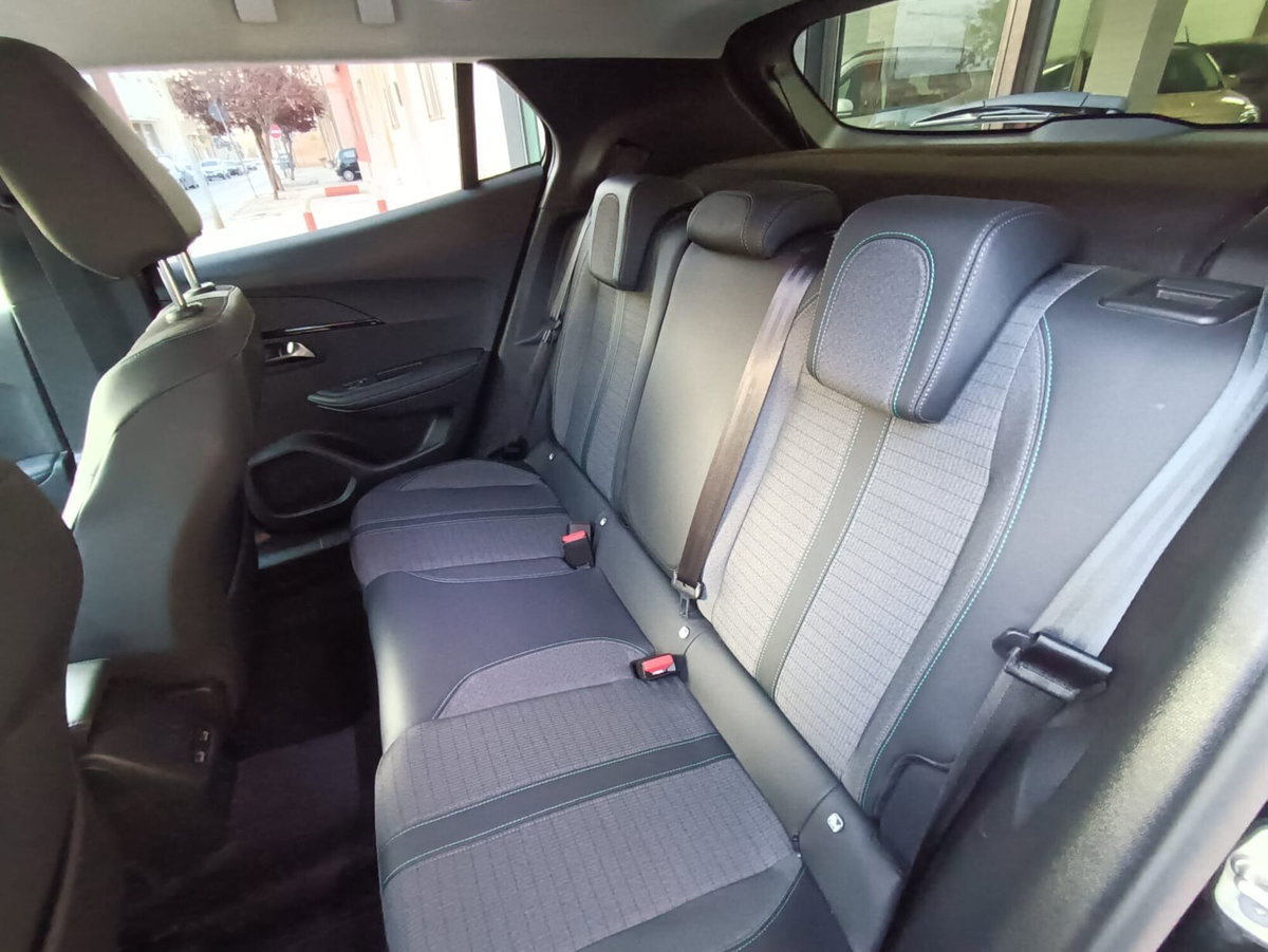 Peugeot 2008 BlueHDi 130 S&S EAT8 Allure Pack (17)