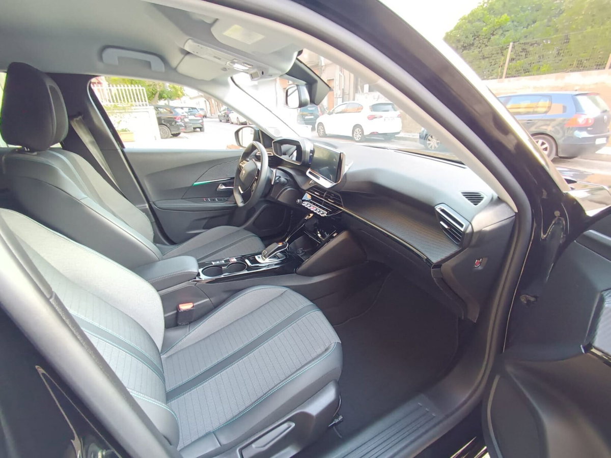Peugeot 2008 BlueHDi 130 S&S EAT8 Allure Pack (19)