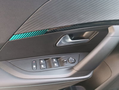 Peugeot 2008 BlueHDi 130 S&S EAT8 Allure Pack (8)