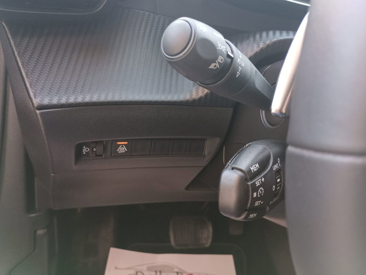 Peugeot 2008 BlueHDi 130 S&S EAT8 Allure Pack (9)