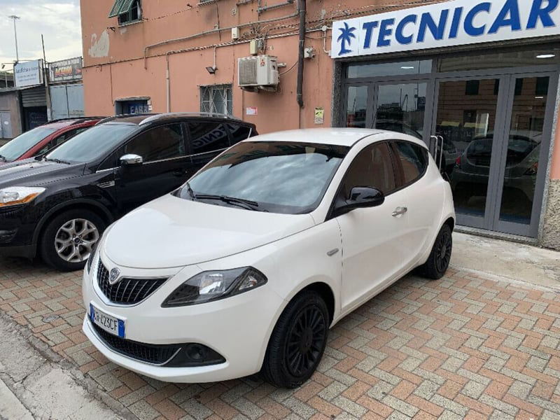 Lancia Ypsilon 1.0 FireFly 5 porte S&S Hybrid Silver Plus