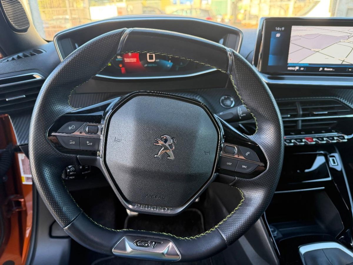 Peugeot 2008 BlueHDi 100 S&S GT Line (14)