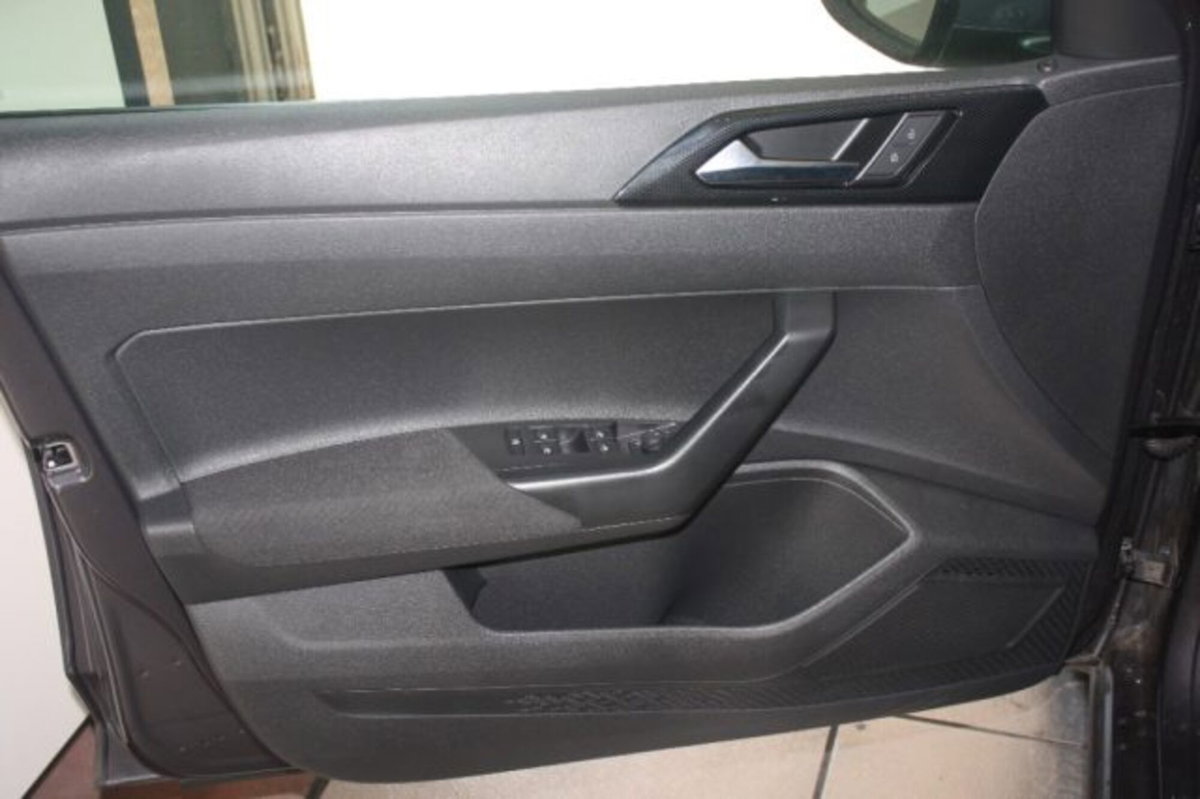 Volkswagen Taigo 1.0 TSI 110 CV Life (9)