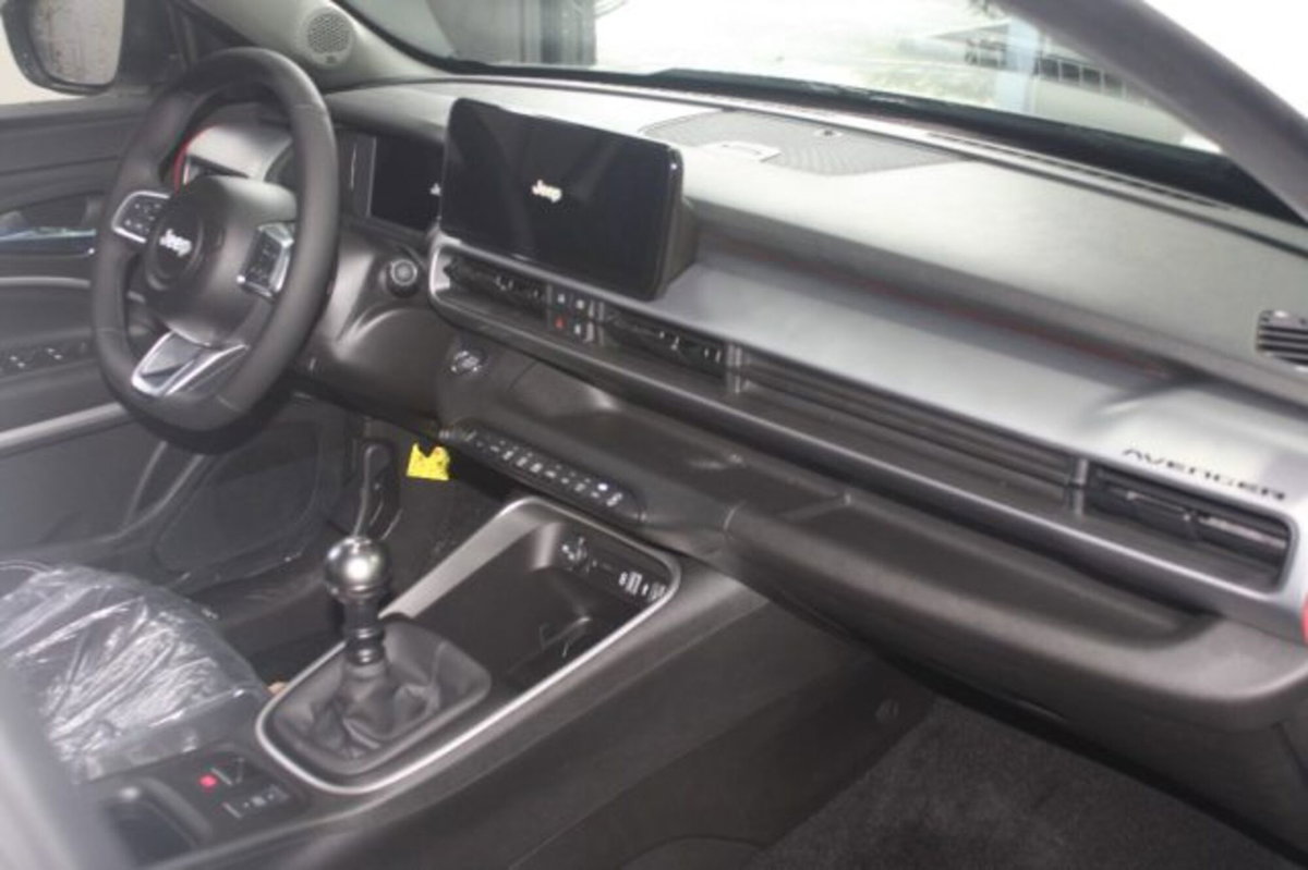Jeep Avenger 1.2 turbo Summit fwd 100cv (11)