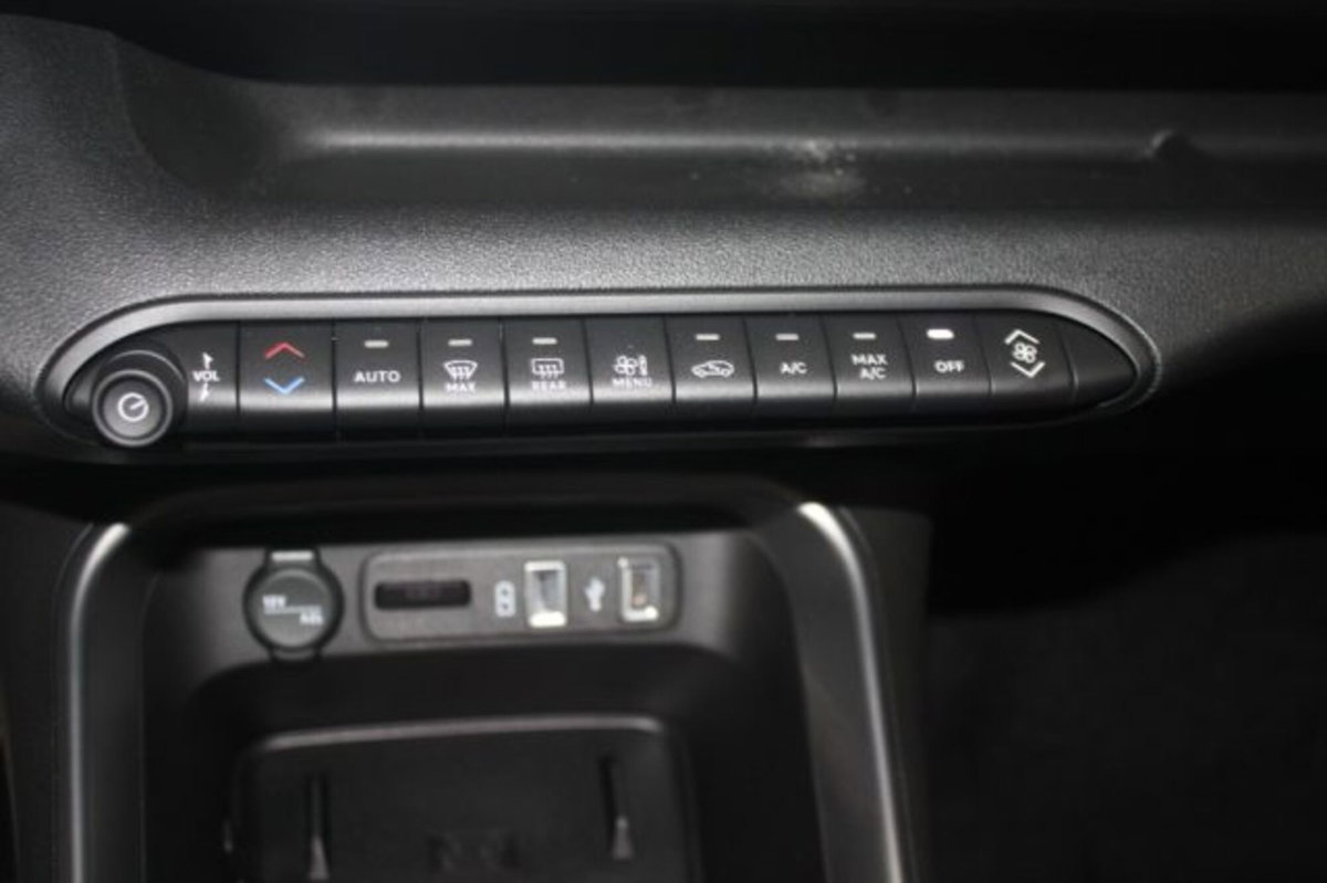 Jeep Avenger 1.2 turbo Summit fwd 100cv (17)