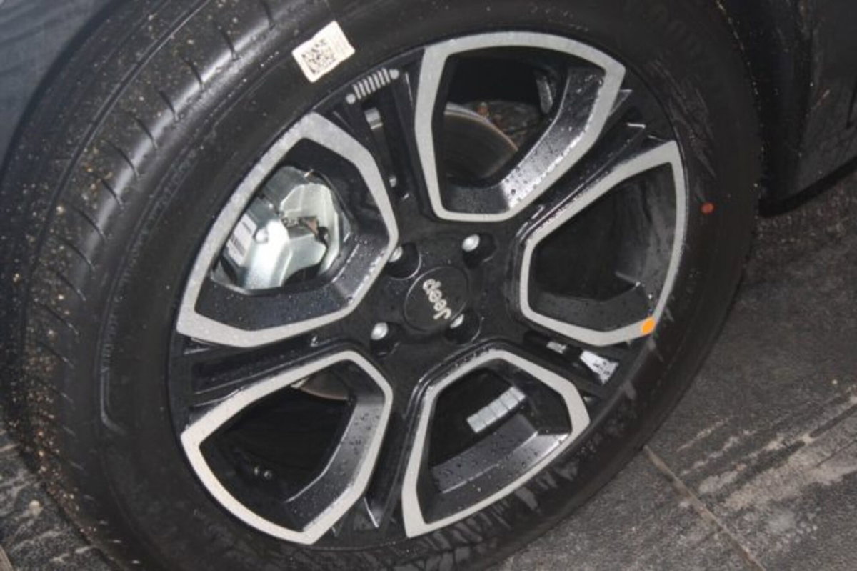 Jeep Avenger 1.2 turbo Summit fwd 100cv (5)