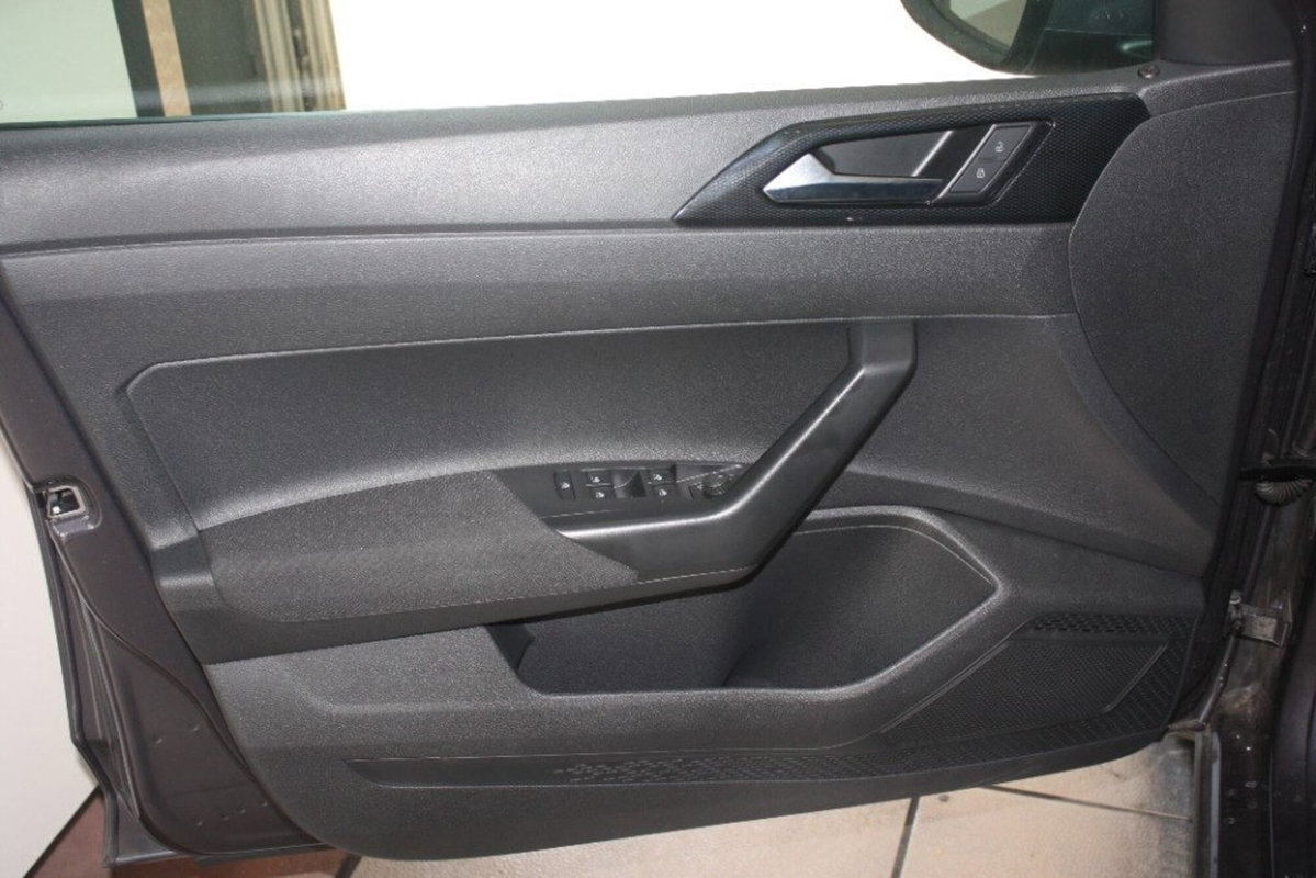 Volkswagen Taigo 1.0 tsi Life 115cv (9)
