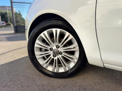 Opel Corsa 1.4 16V 5 porte Cosmo (10)