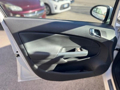 Opel Corsa 1.4 16V 5 porte Cosmo (11)