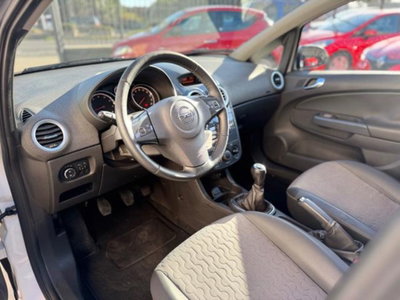 Opel Corsa 1.4 16V 5 porte Cosmo (12)