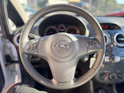 Opel Corsa 1.4 16V 5 porte Cosmo (13)