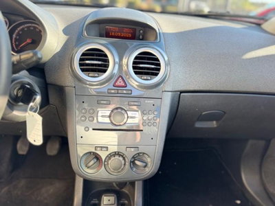 Opel Corsa 1.4 16V 5 porte Cosmo (14)