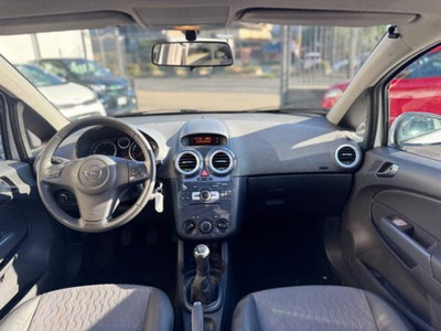Opel Corsa 1.4 16V 5 porte Cosmo (19)