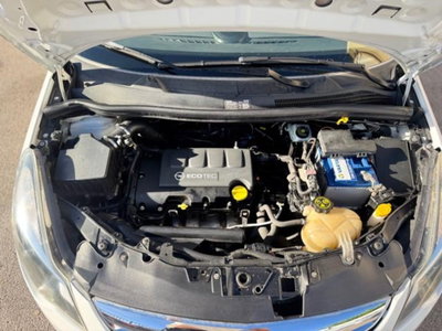 Opel Corsa 1.4 16V 5 porte Cosmo (20)